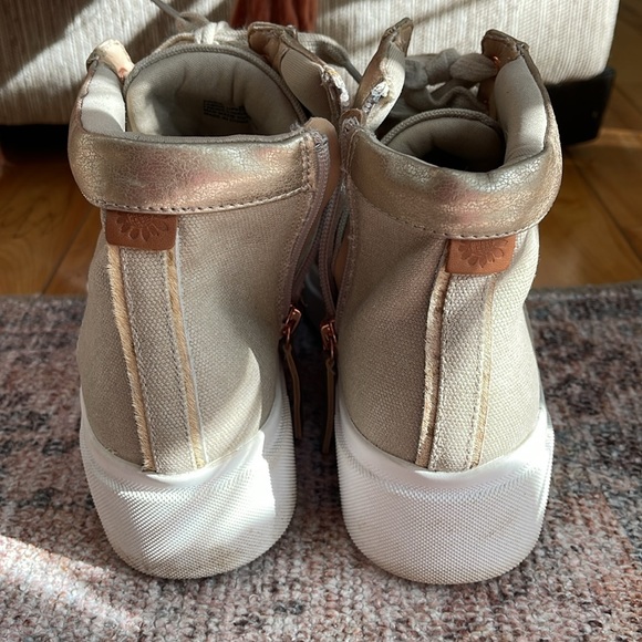 Women’s high top sneakers 8 gold/tan - Picture 3 of 4